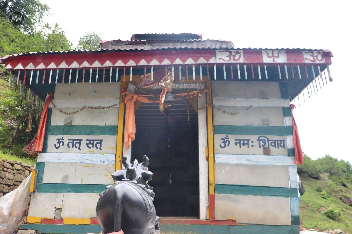 खीरगंगा स्थित शिव मंदिर 
