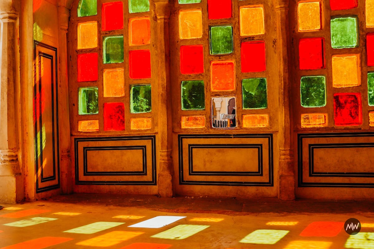 Hawa Mahal of Jaipur is a Fascinating Palace of 900+ Windows 4 Colorful Pattern Near Maharaja Statue