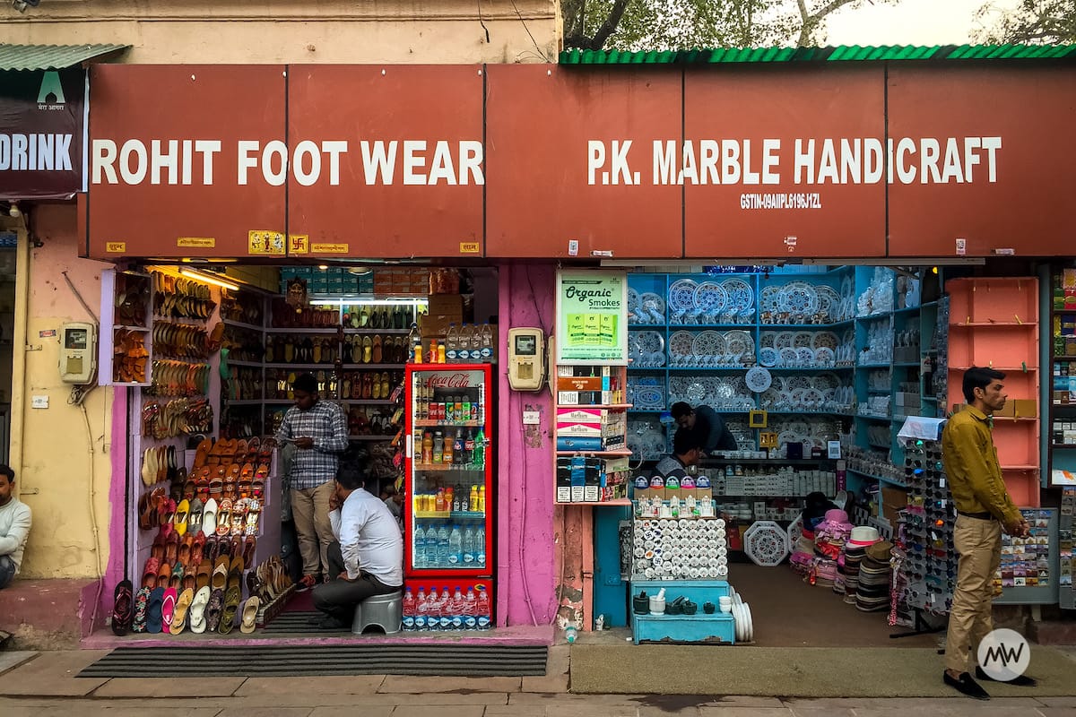 Market near the East Gate of the taj mahal virtual tour