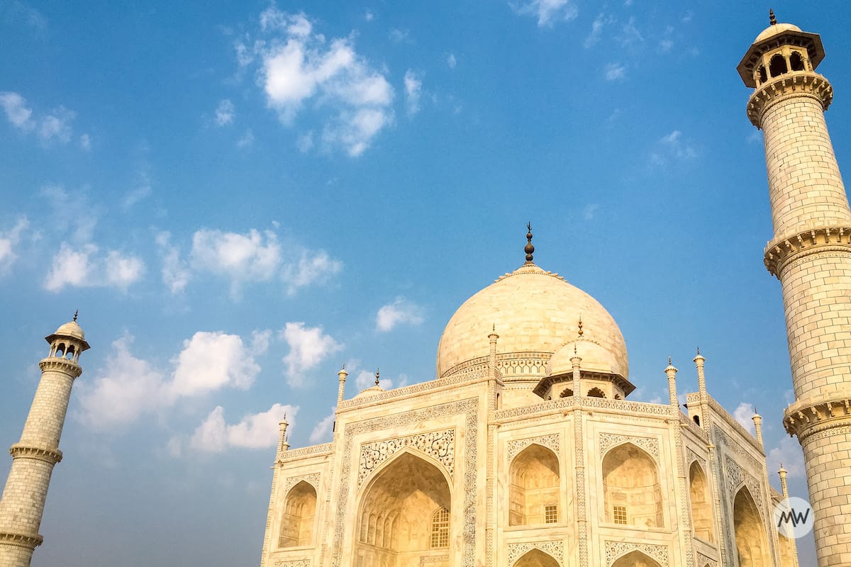 Yellow Hued view of taj mahal virtual tour