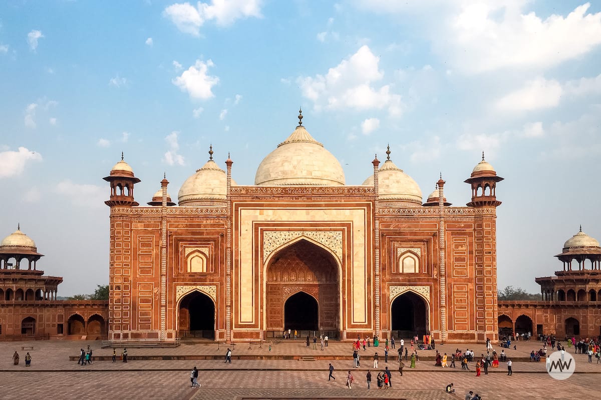 Guest Pavilion - Mosque on both sides of the Taj Mahal