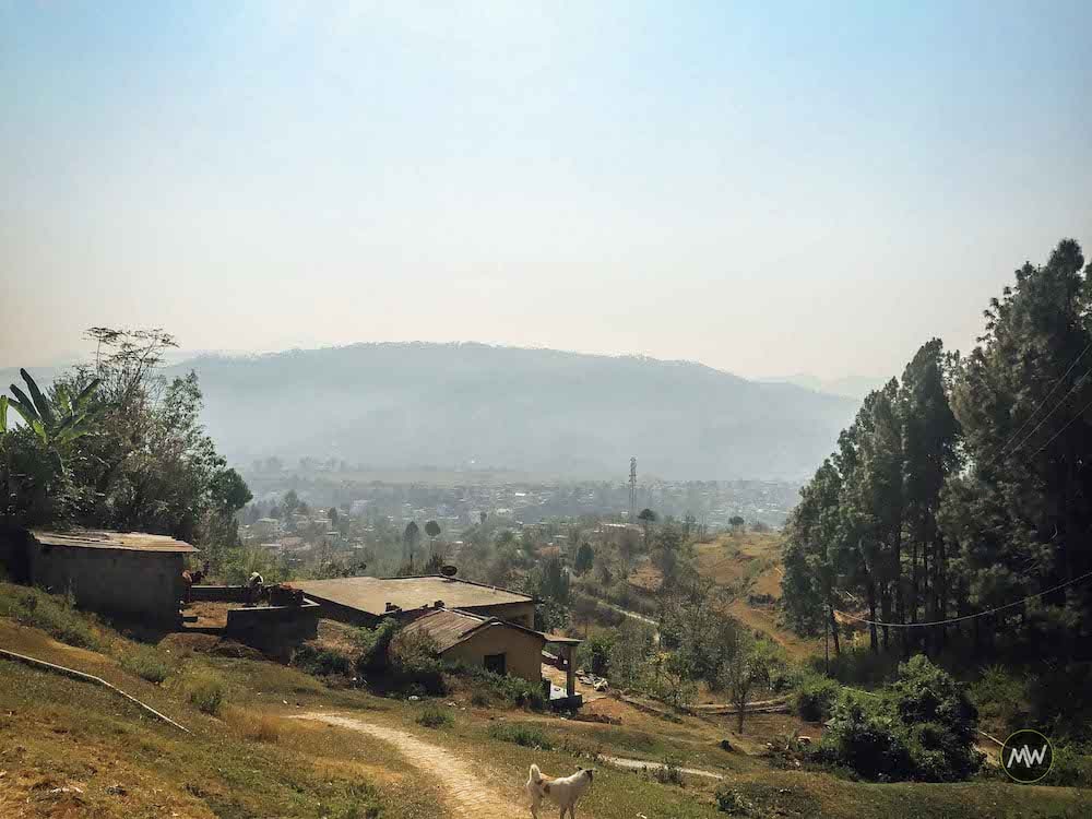 कोट भ्रामरी मंदिर के रास्ते में छोटा सा गाँव