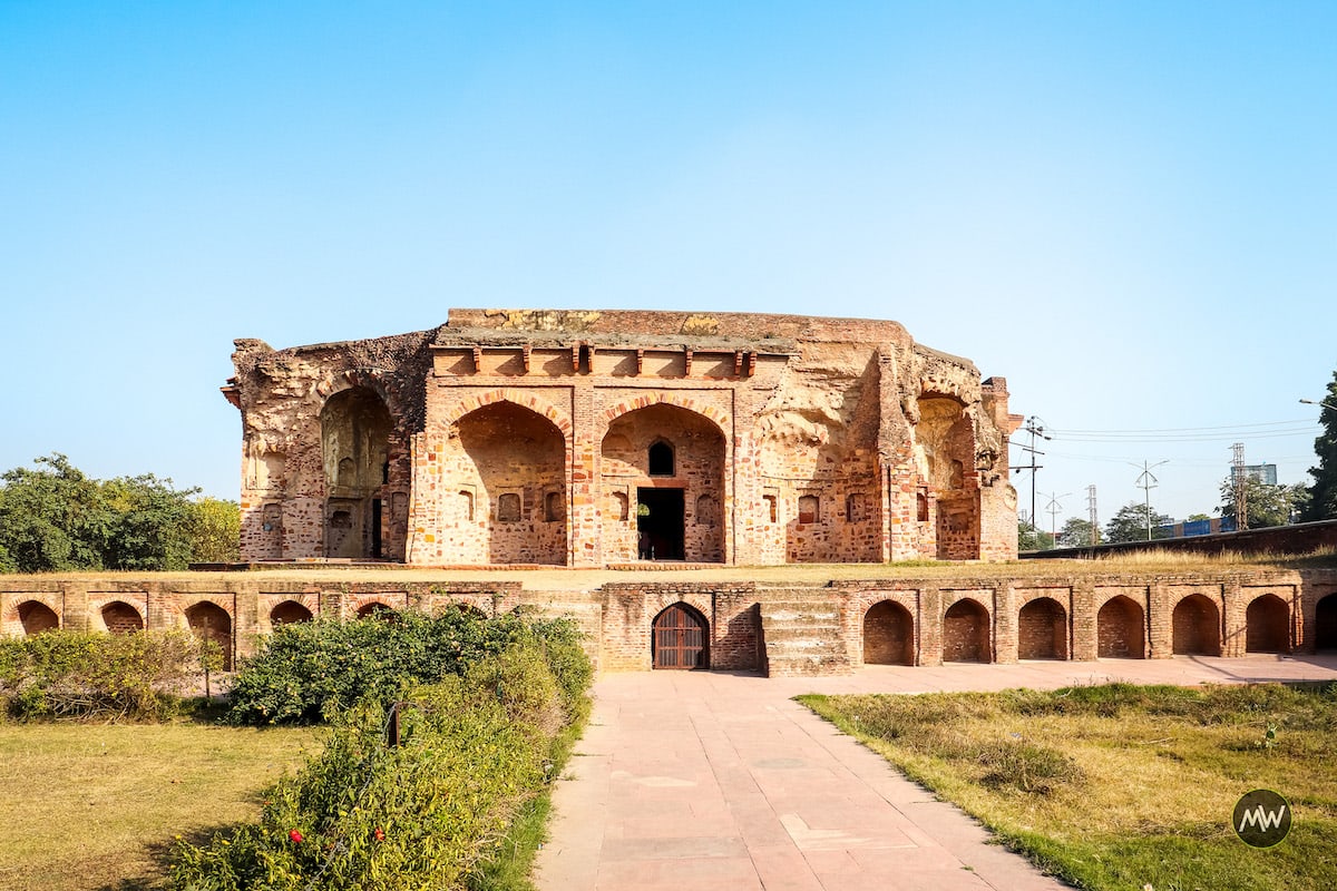 आगरा के सिकंदरा में लोदी मकबरा
