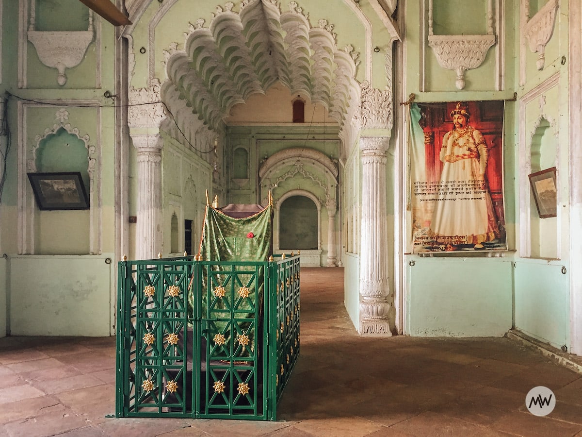 The throne of Nawab Asaf-Ud-Daula inside Bada Imambara - Misfit Wanderers