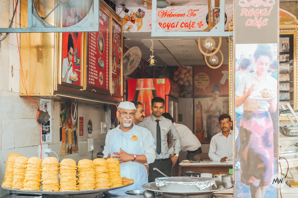 लखनऊ में खाने की चीज़ें (रॉयल कैफे)