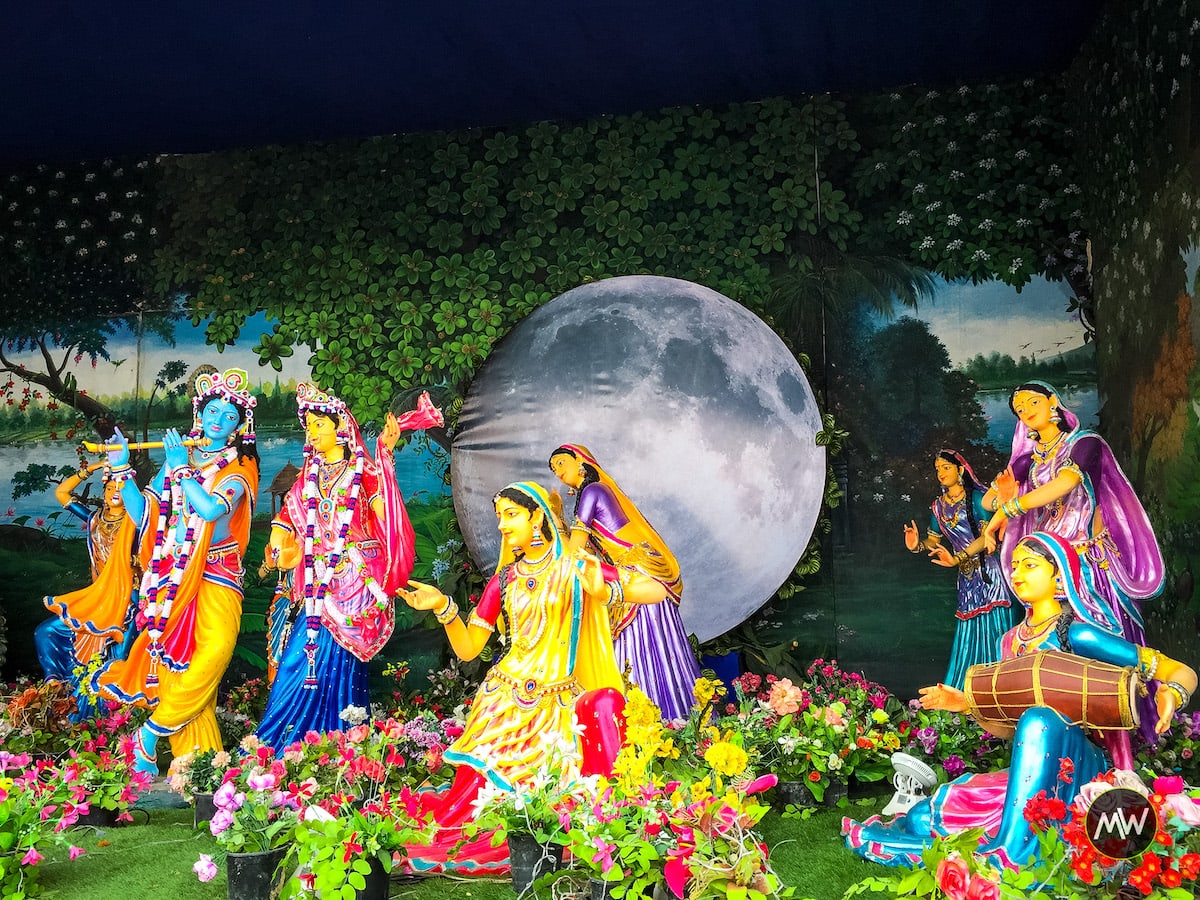 A tableau depicting Krishna Radha — Mathura Vrindavan Travel Guide