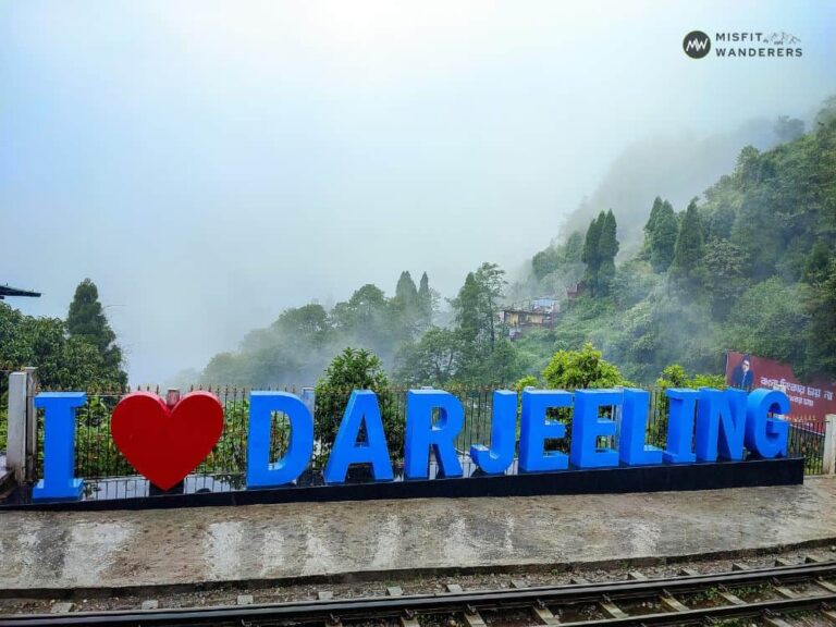 Here Are Top 10 Places to Visit in Darjeeling (That You Can't Miss) 3 Darjeeling-Cover