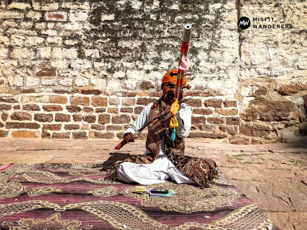 A local musician in Mehrangarh Fort — Jodhpur Places to Visit | Misfit Wanderers
